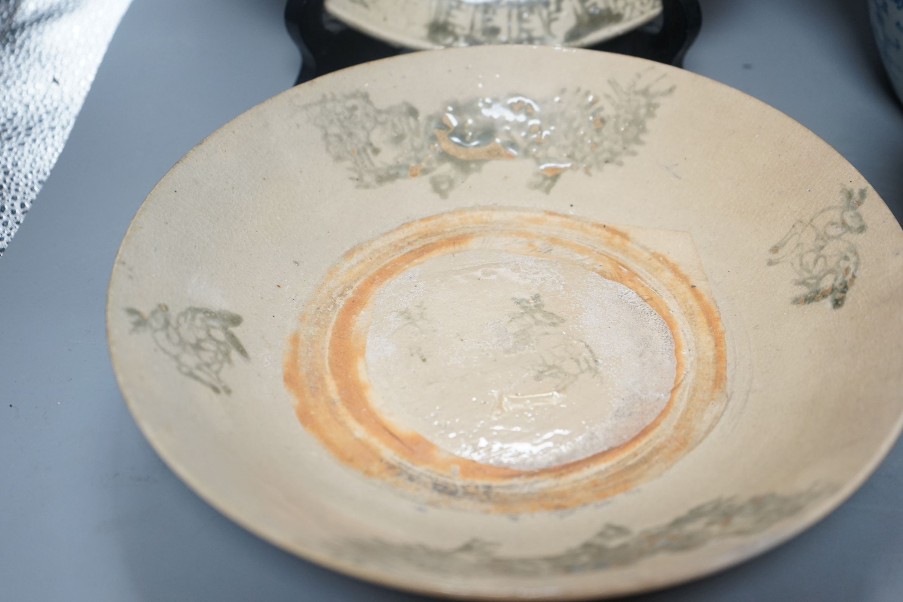 A Chinese blue and white kamcheng, 22.5 cm wide, various dishes and cups